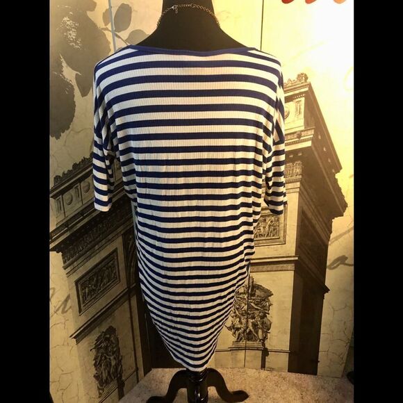 Cute oversized shirt by Lularoe in XS - Picture 2 of 2